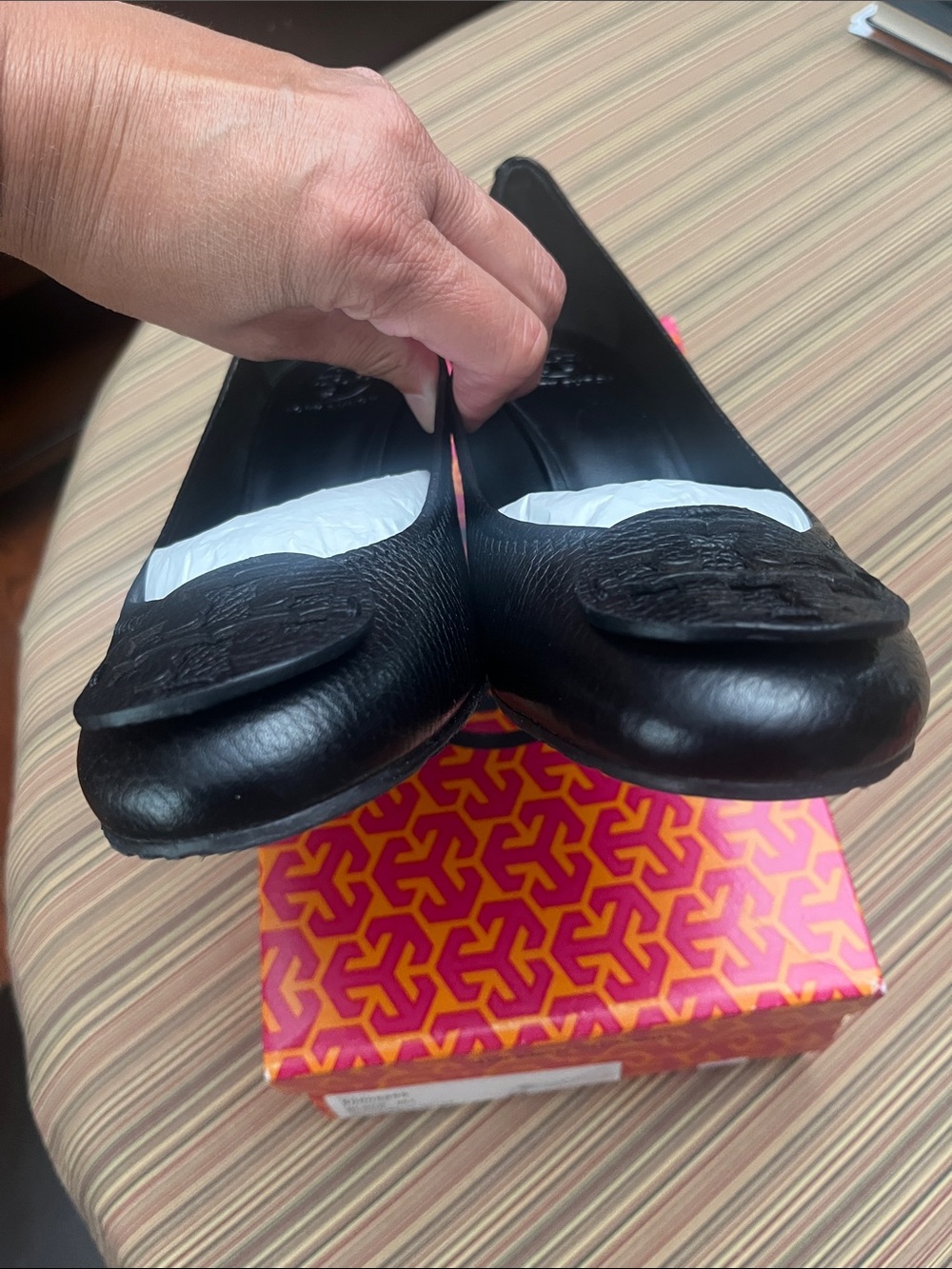 Tory Burch - Sally - Black Tumbled Leather Wedges w/Logo Medallion - NEW - Picture 7 of 8